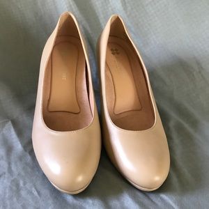 Naturalizer Cream Heels